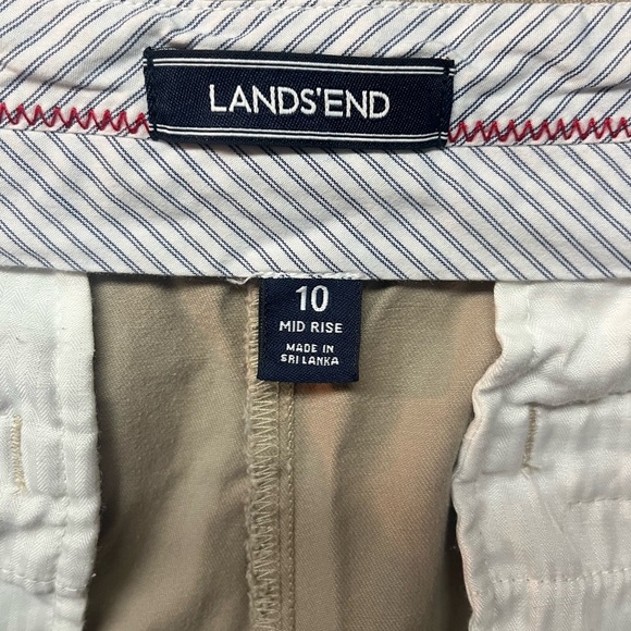 Lands' End Women's Khaki Shorts. Size 10 - Picture 3 of 4